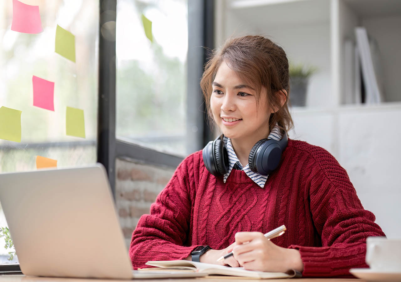 Pentingnya Belajar Bahasa Inggris di Era Digital untuk Karier & Pendidikan